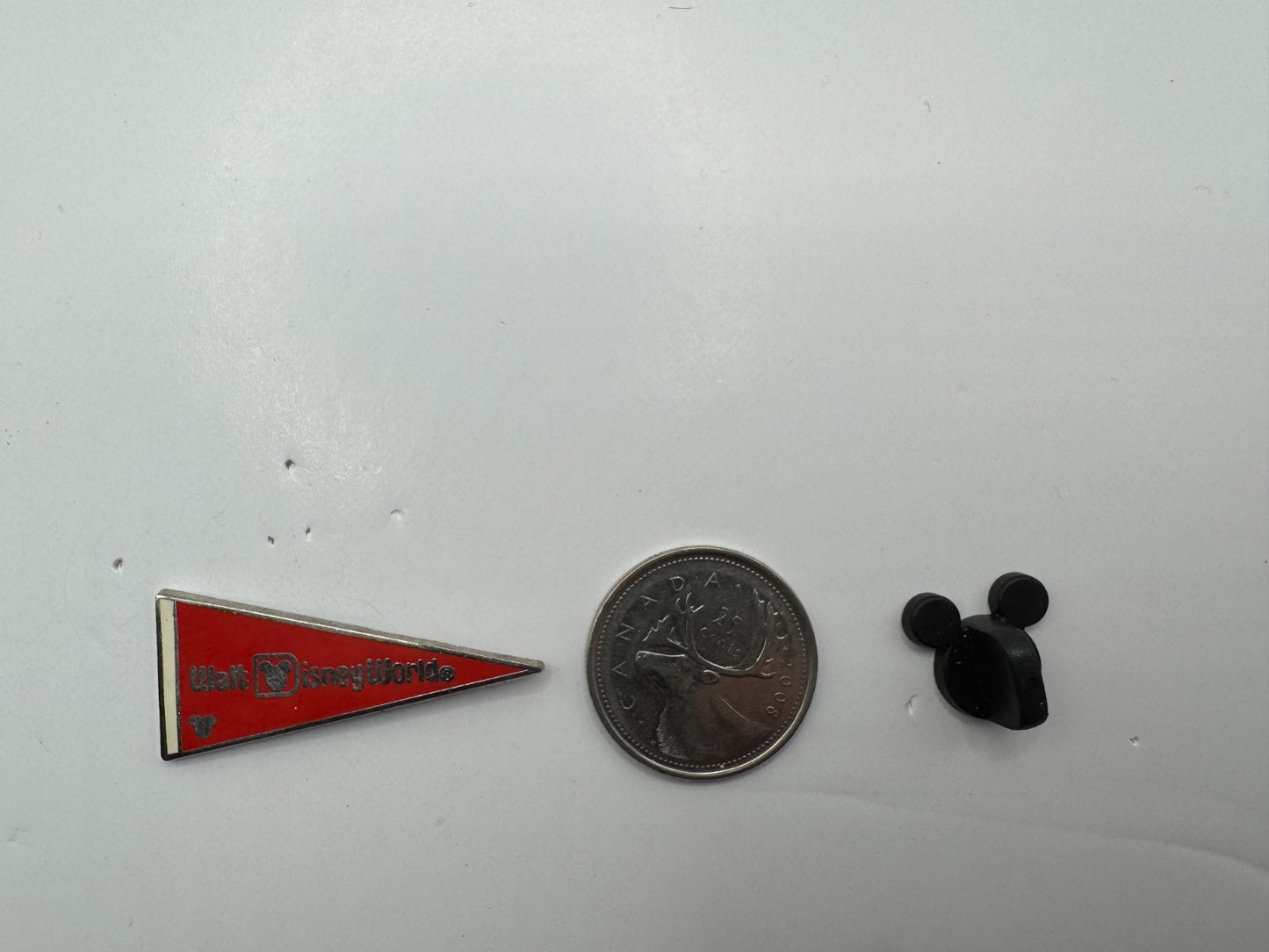 WDW Walt Disney Red World Pennant Hidden Mickey Trading Pin DC2S11
