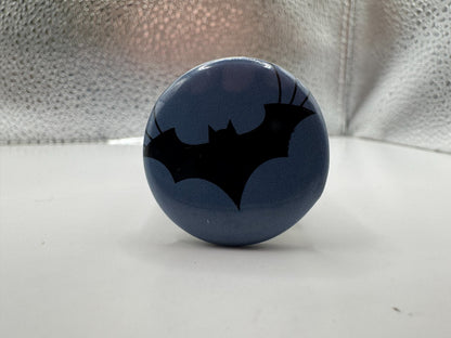 DC Batman Bat Sign Logo Pin-back Button UDT1