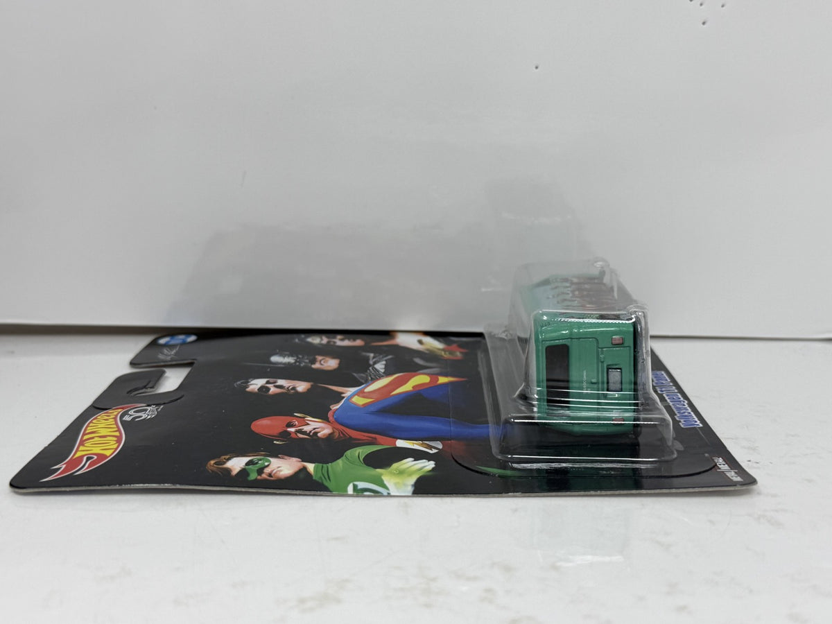 Hot Wheels DC Comics Volkswagen T1 Panel 1:64 Diecast Real Riders