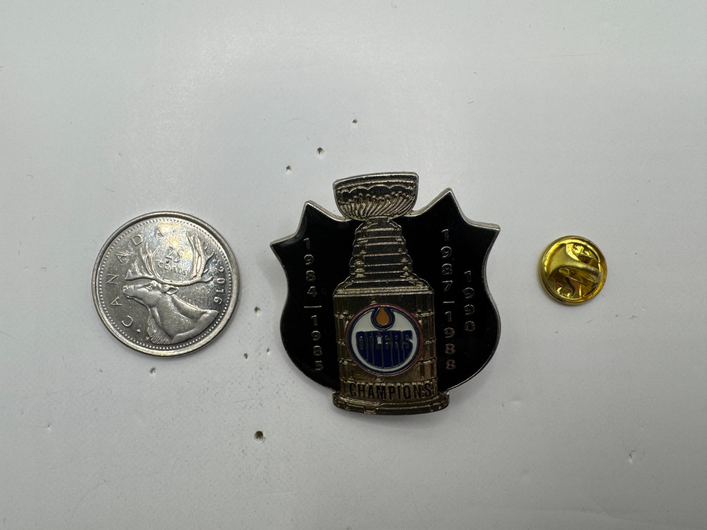 Edmonton Oilers Stanley Cup Champions Vintage NHL Lapel Pin Multi Year