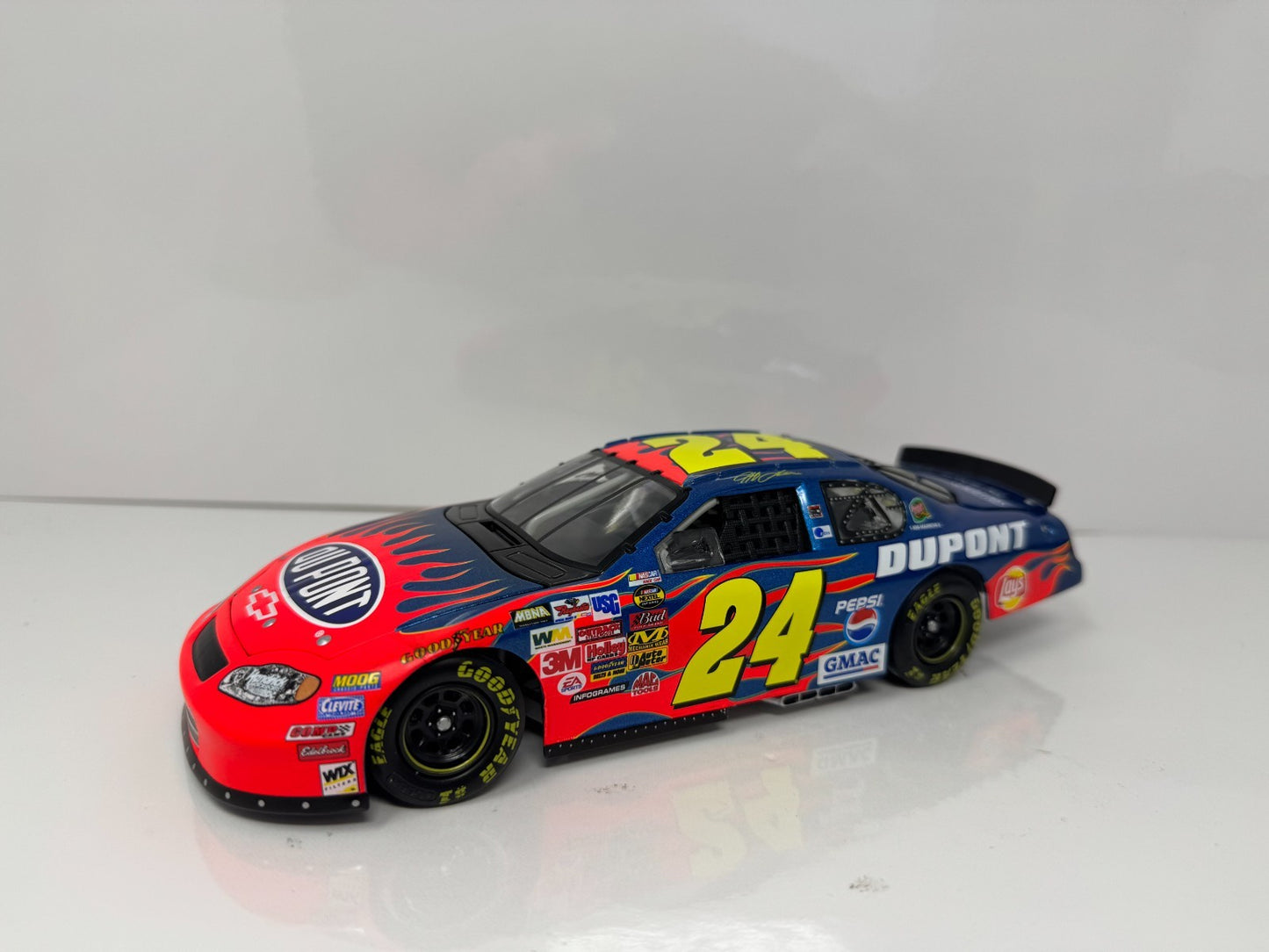 Action NASCAR Jeff Gordon #24 DuPont NEXTEL Inaugural 2004 Chevy 1:24 Diecast
