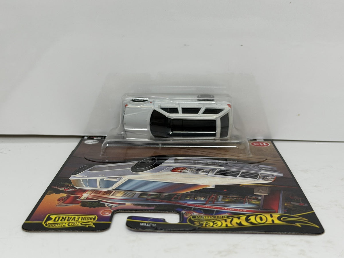Hot Wheels Premium Boulevard #113 Mercedes-Benz E 36 AMG 1:64 Diecast