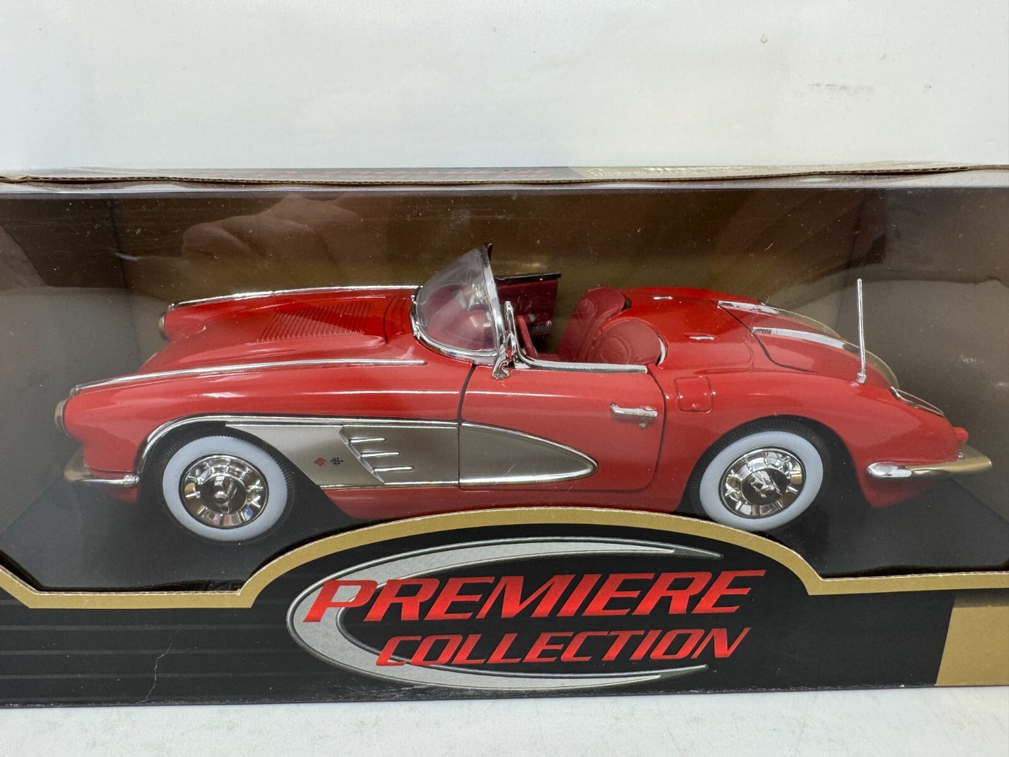 Motormax 1958 Chevrolet Corvette Premiere Collection 1:18 Diecast