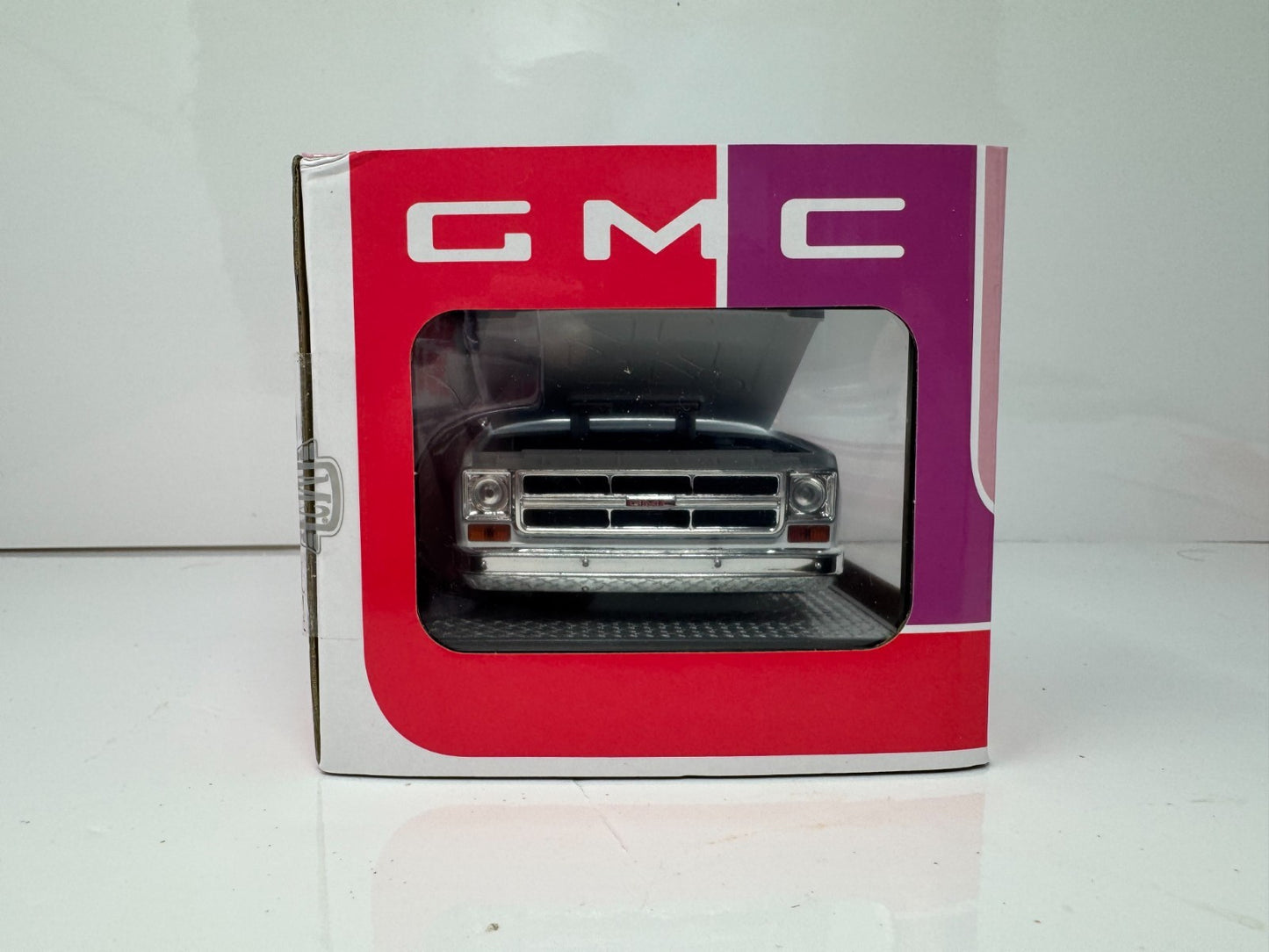 M2 Machines 1976 GMC Sierra Grande 15 Pickup Truck 1:24 Diecast