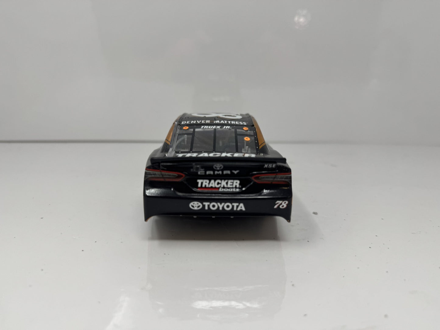 Lionel NASCAR Martin Truex Jr #78 Bass Pro 2017 Toyota Camry Chrome 1:24 Diecast