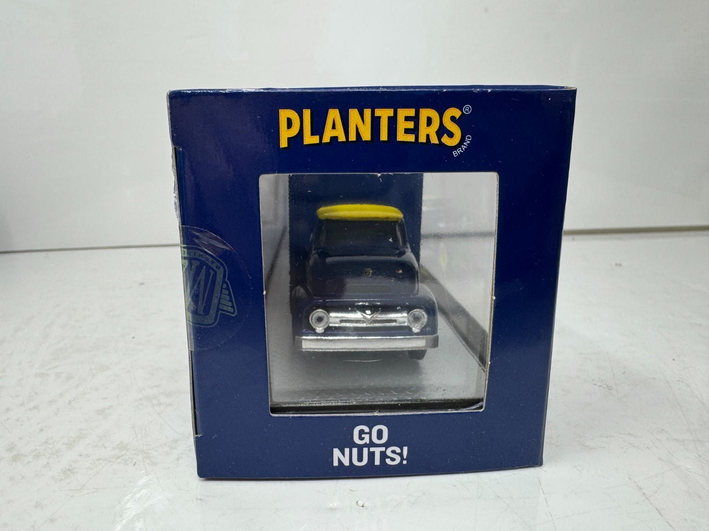 M2 Machines Auto Haulers 1957 Ford Fairlane 500 & 1970 Ford COE 1:64 Diecast