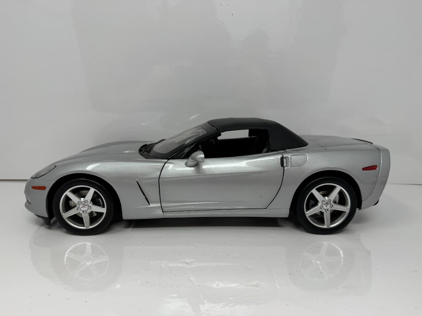 Hot Wheels Corvette C6 Convertible 1:12 Diecast 1 of 2500