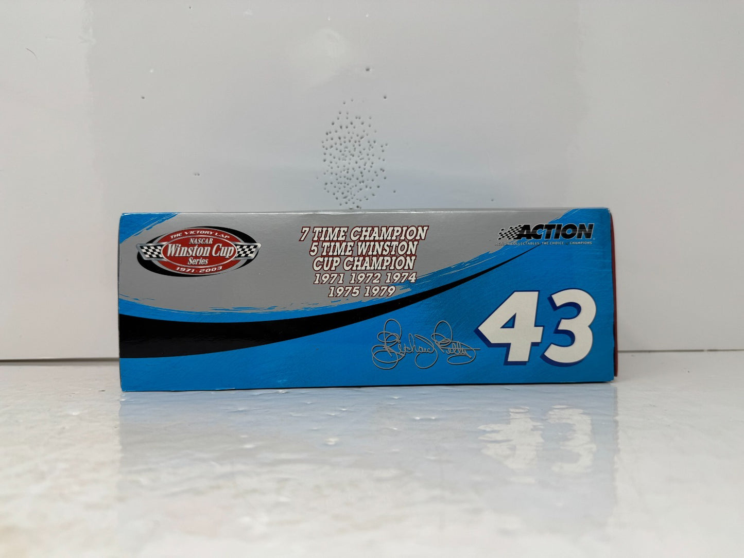Action Nascar #43 Richard Petty Victory Lap / 7x Champion 2003 1:24 Diecast