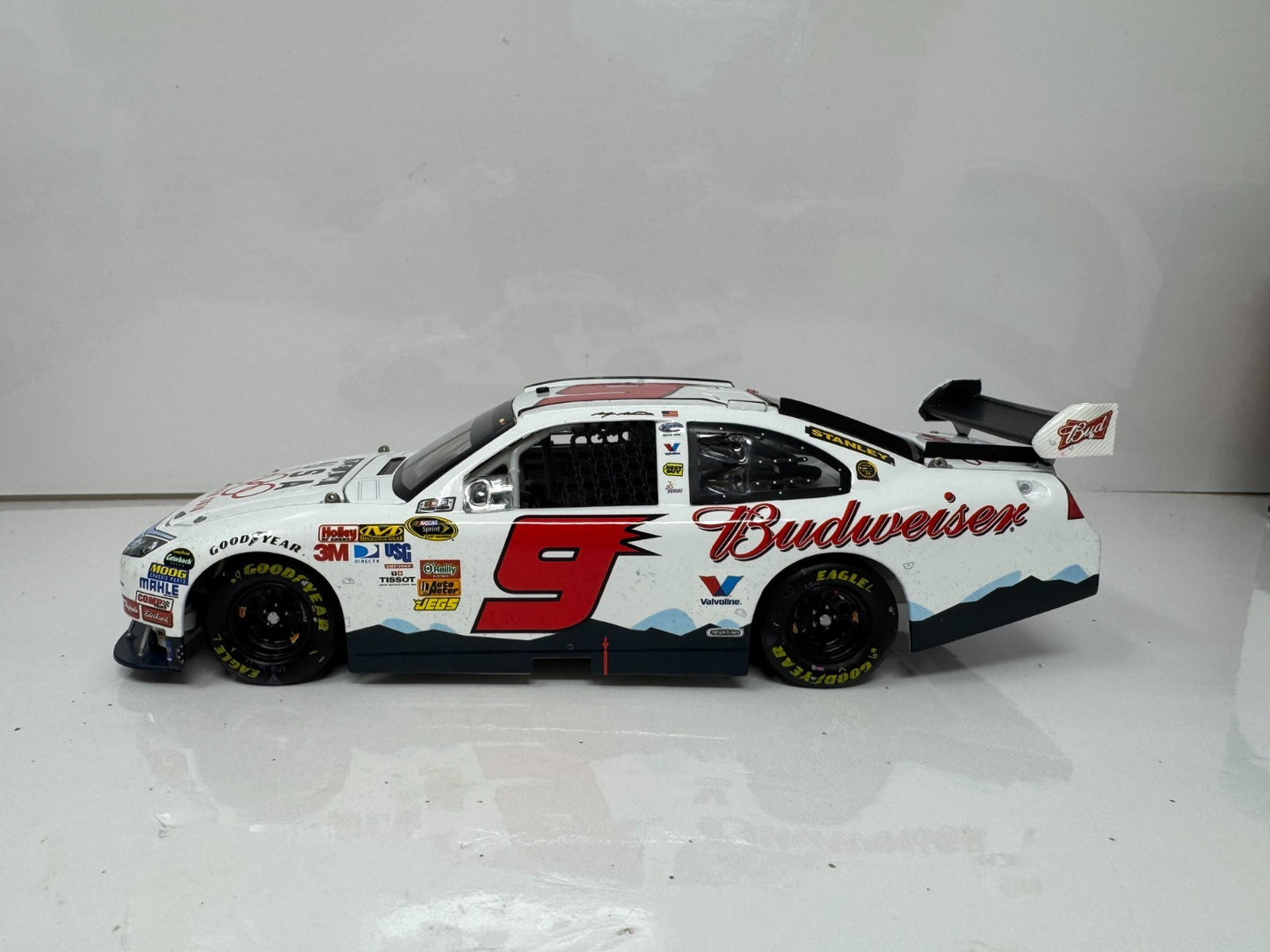 Action NASCAR #9 Kasey Kahne Bud Olympic Gatorade Duel Win 2010 1:24 Diecast