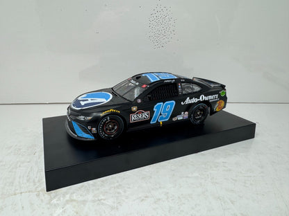 Lionel NASCAR RCCA Elite #19 Martin Truex Jr Darlington Win Camry 1:24 Diecast