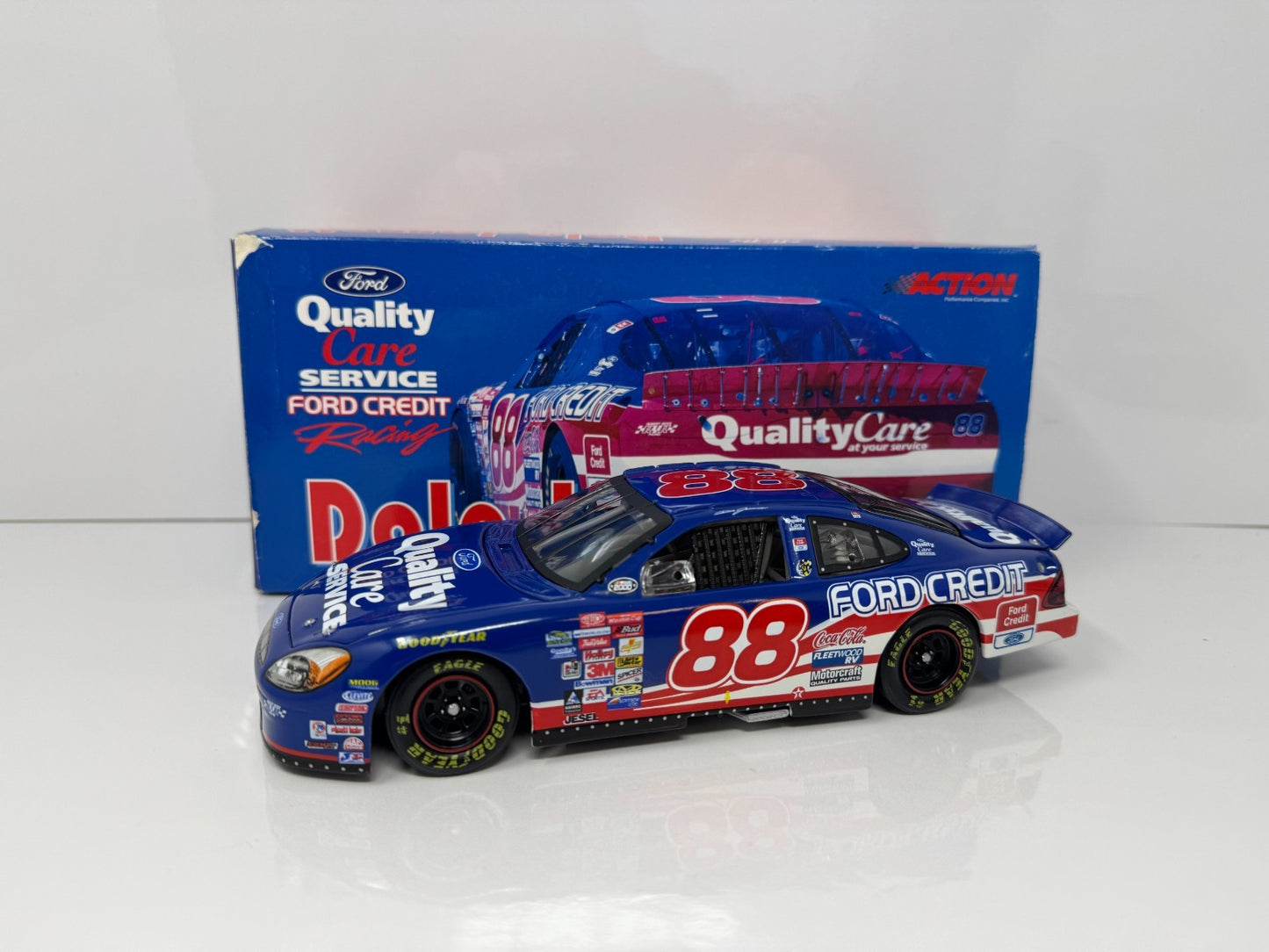 Action NASCAR Dale Jarrett #88 Quality Care 2000 Ford Taurus 1:24 Diecast