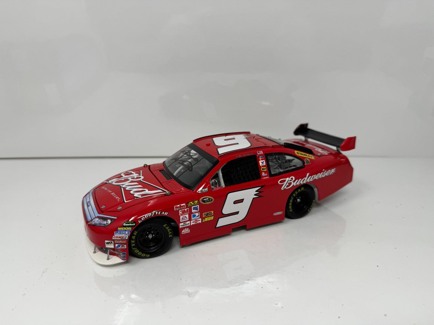 Action NASCAR Kasey Kahne #9 Budweiser 2010 Ford Fusion 1:24 Diecast