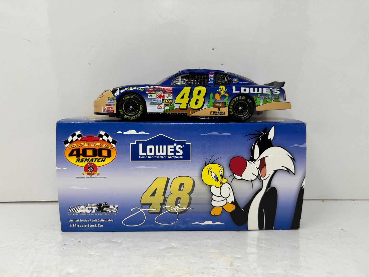 Action Nascar #48 Jimmie Johnson Looney Tunes 2002 Monte Carlo 1:24 Diecast
