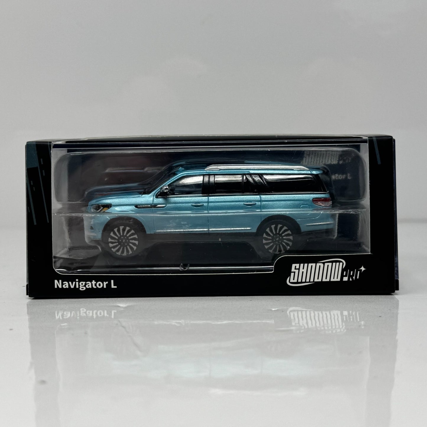 Shadow Pro Lincoln Navigator L Blue 1:64 Diecast