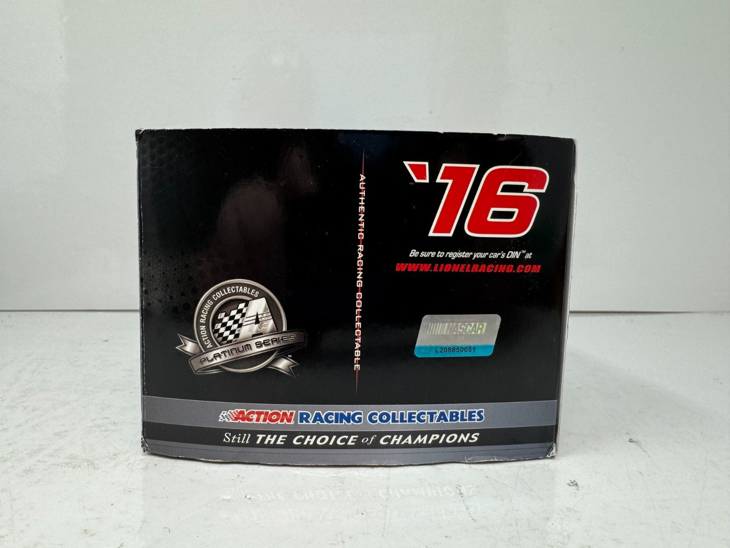 Lionel Racing Nascar #4 Kevin Harvick Busch Beer 2016 Chevy SS 1:24 Diecast