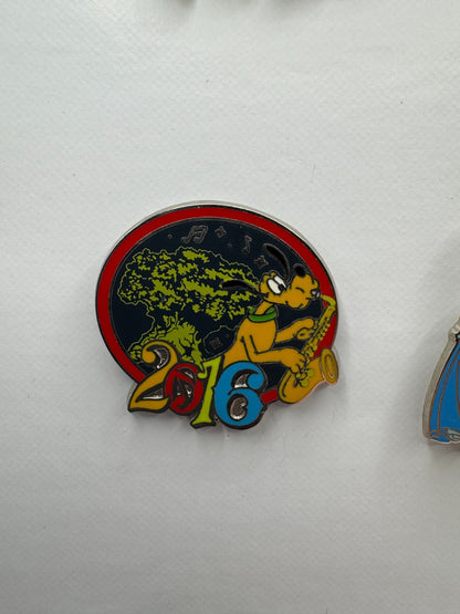 WDW Disney 2016 Dated Starter Lanyard Pluto Trading Pin DC2S12