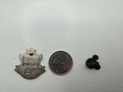 DLR Disney Winnie the Pooh Crests Hidden Mickey Trading Pin DC2S11