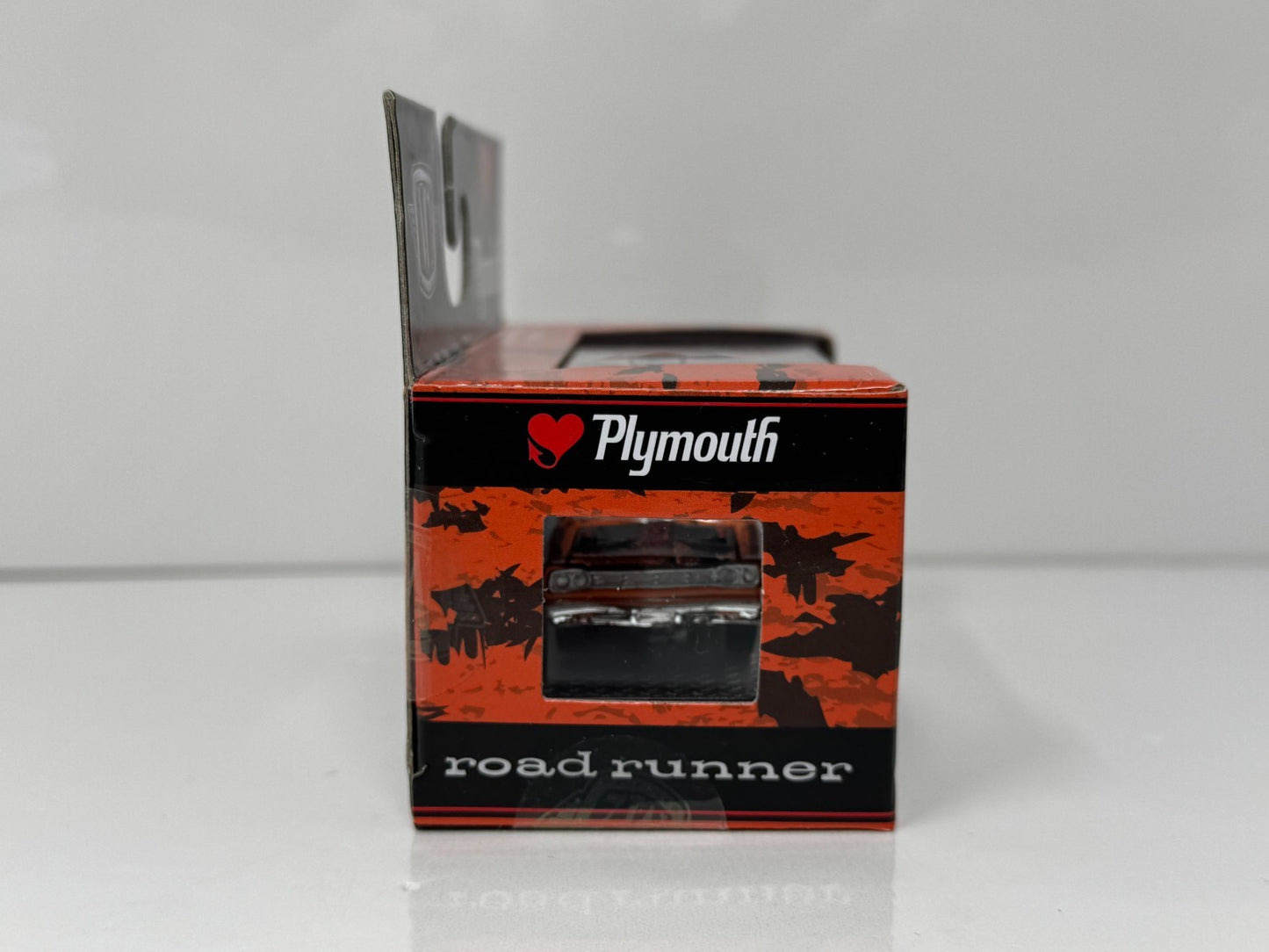 M2 Machines Plymouth 1969 Plymouth Road Runner 1:64 Diecast