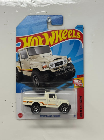 Hot Wheels Treasure Hunt Toyota Land Cruiser 1:64 Diecast