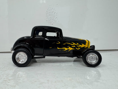 Motormax 1932 Ford Coupe Hot Rod Black w/ Flames 1:18 Diecast Car
