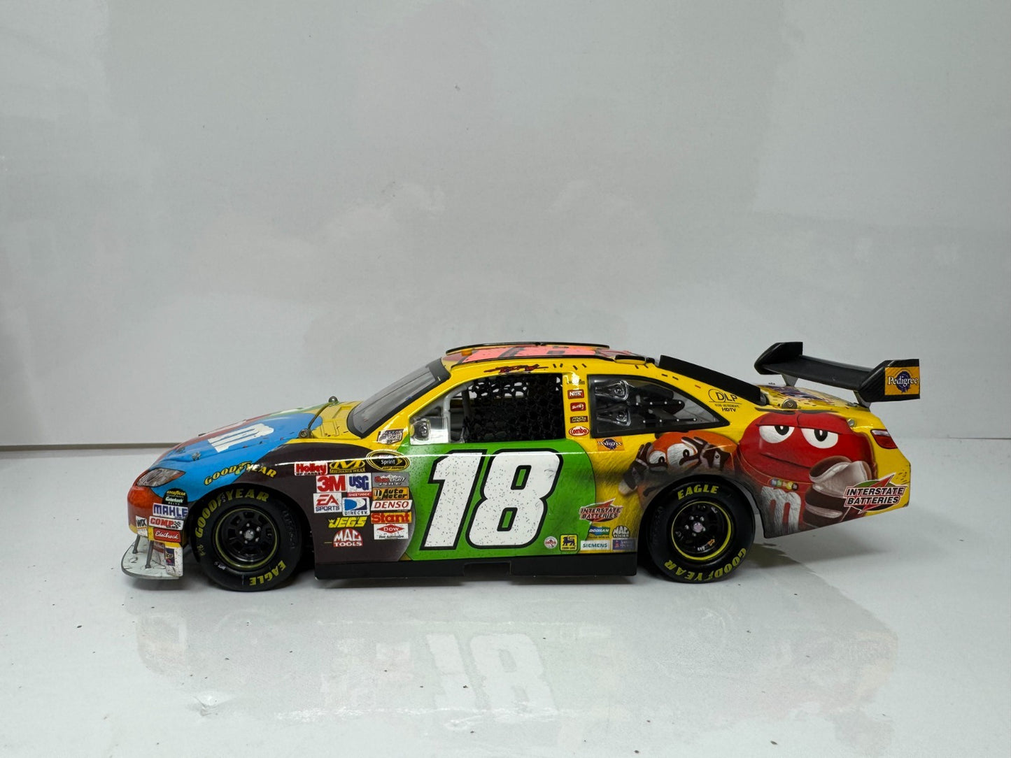 Action NASCAR #18 Kyle Busch M&M's Infineon Win 2008 Toyota Camry 1:24 Diecast