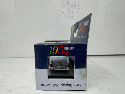 M2 Machines Auto Thentics 1954 Mercury Sun Valley 1:64 Diecast