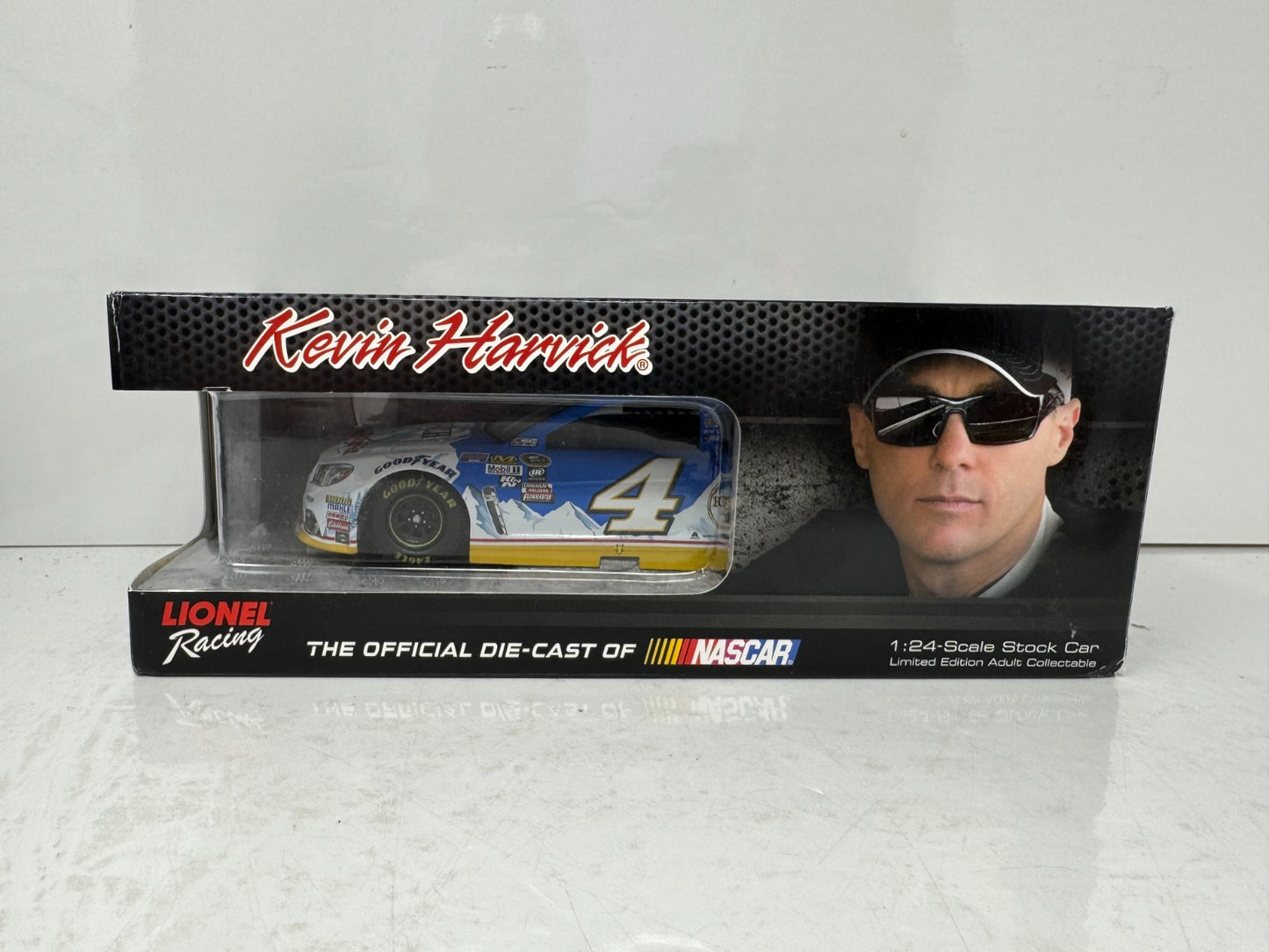 Lionel Racing Nascar #4 Kevin Harvick Busch Beer 2016 Chevy SS 1:24 Diecast