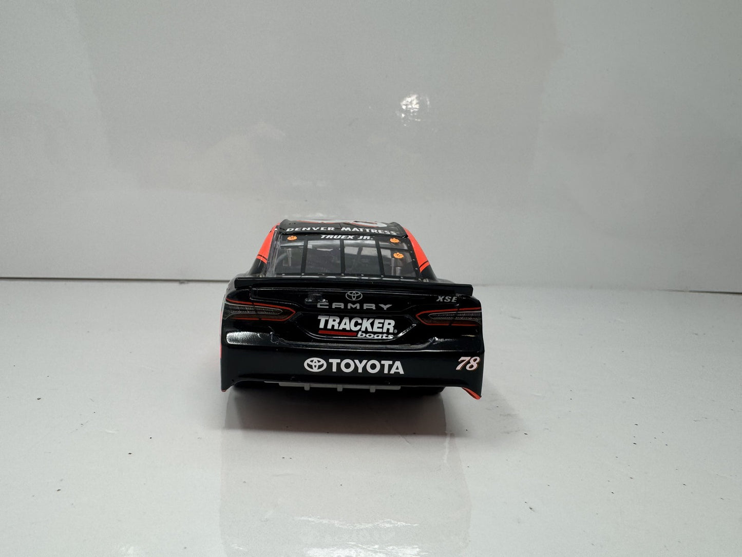 Lionel NASCAR Martin Truex Jr. #78 Bass Pro Boats 2017 Toyota Camry 1:24 Diecast