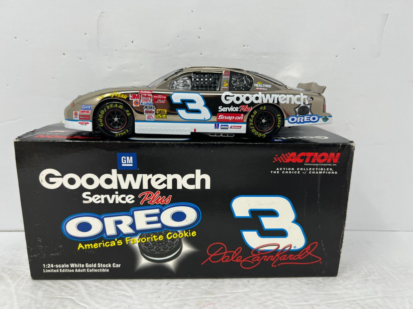 Action Nascar #3 Dale Earnhardt Sr. Oreo Goodwrench GM Dealers 2001 1:24 Diecast