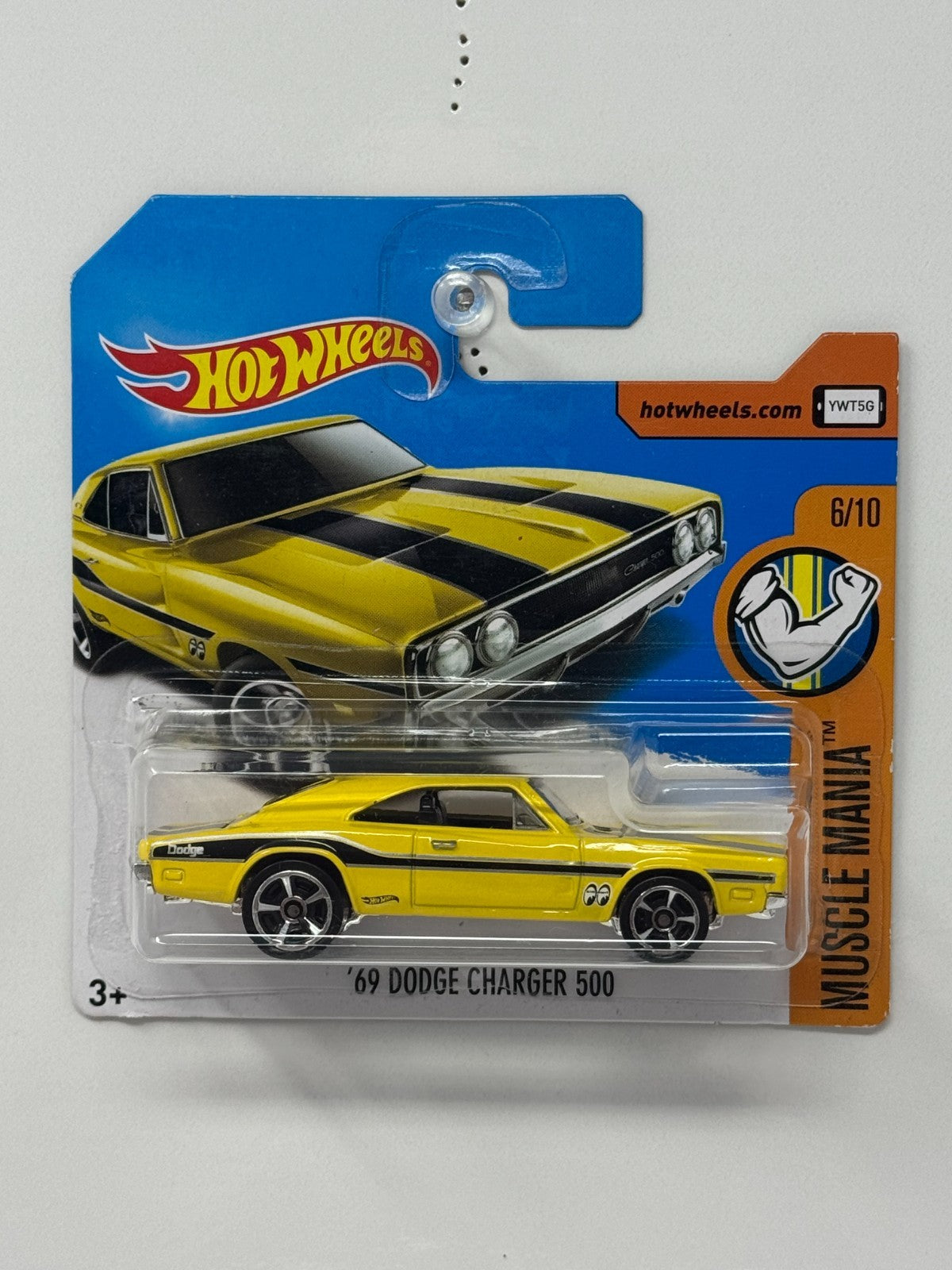Hot Wheels Muscle Mania 1969 Dodge Charger 500 1:64 Diecast Short Card Yellow