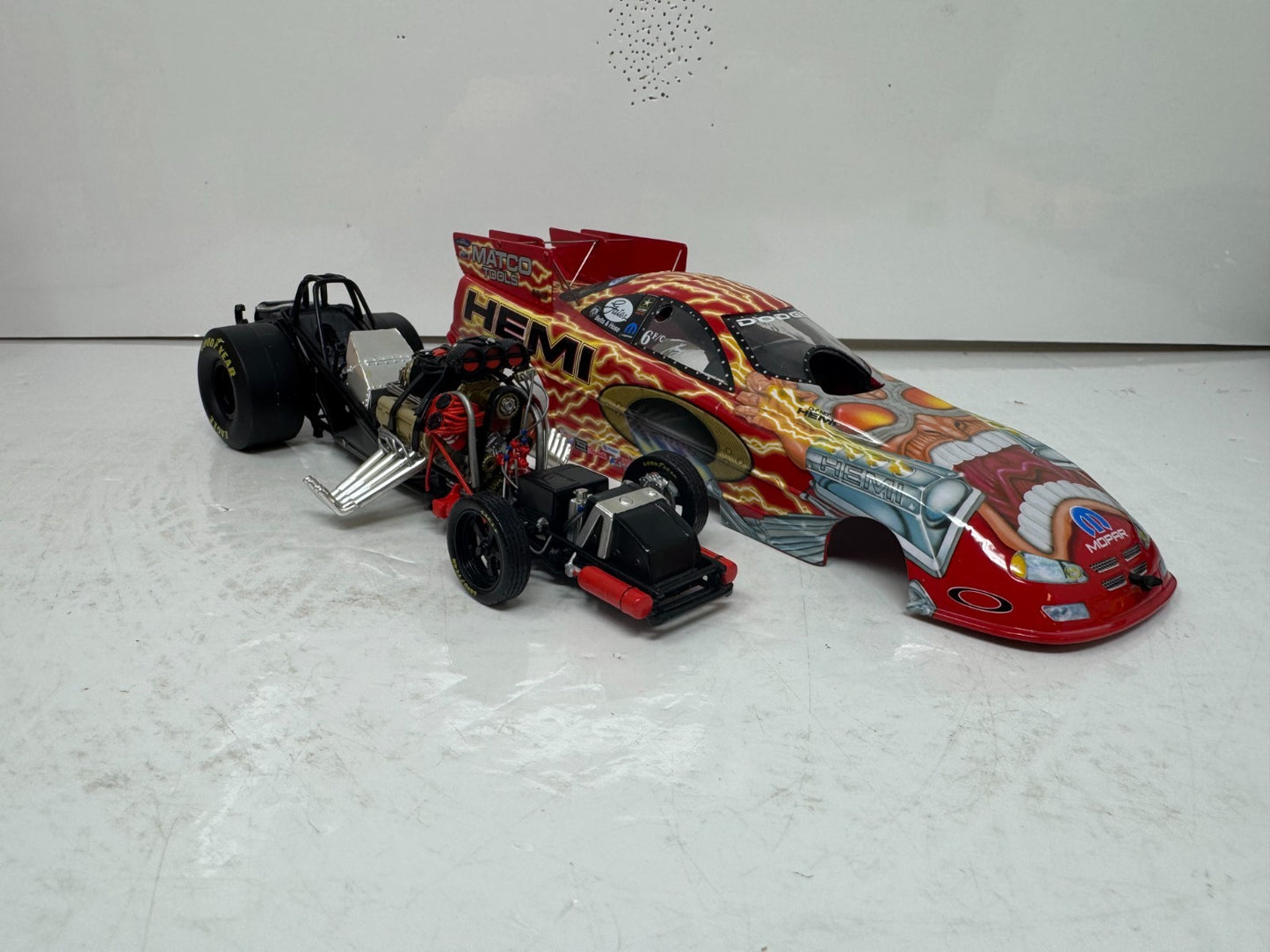 Action Gary Scelzi Oakley NHRA 2004 Stratus Dodge Funny Car Mopar 1:24 Diecast