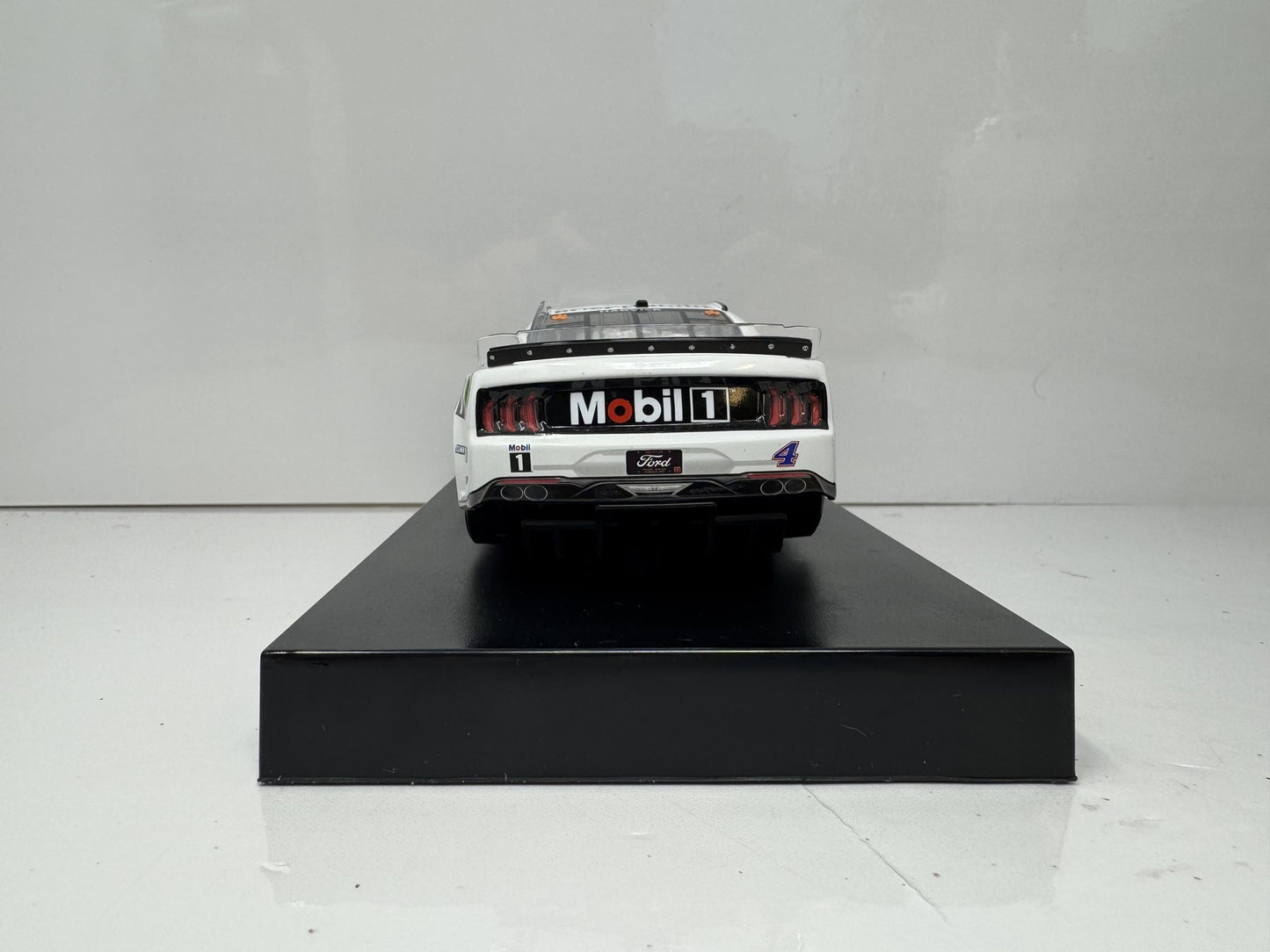 Lionel Elite Nascar Kevin Harvick #4 Mobil 1 Wings 2023 Mustang 1:24 Diecast
