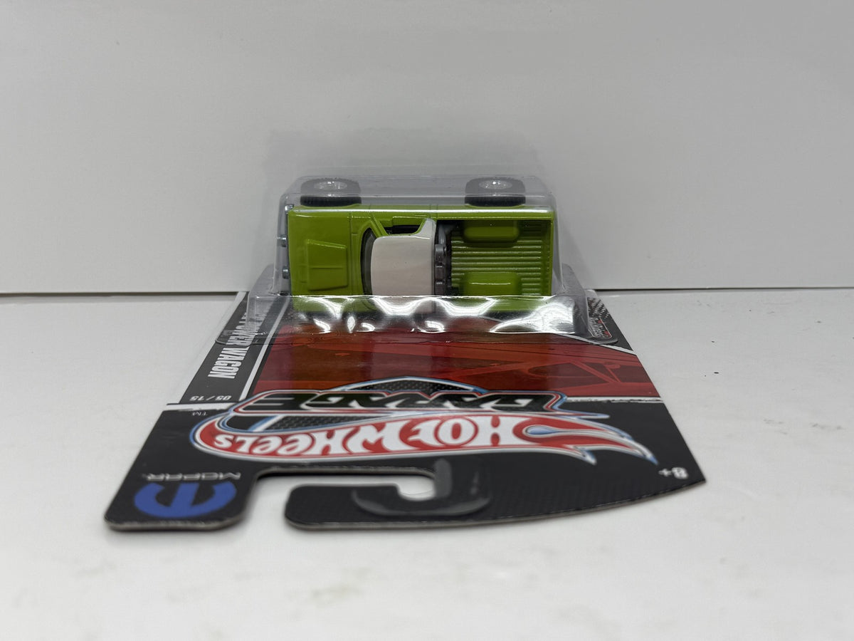 Hot Wheels Garage 1970 Dodge Power Wagon 1:64 Diecast Real Riders