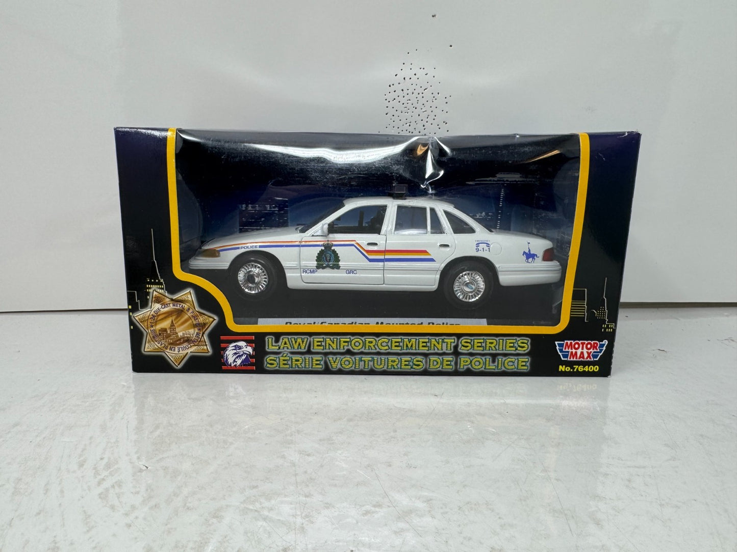 Motormax RCMP Ford Crown Victoria Police Car 1:24 Diecast Law Enforcement
