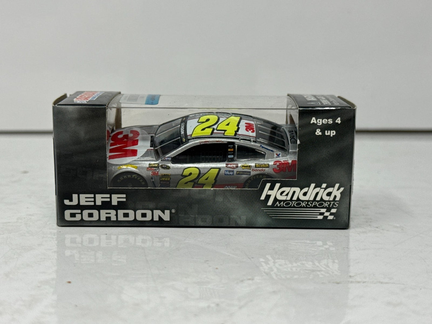 Jeff Gordon #24 3M 2015 Chevy SS 1:64 Diecast Lionel Racing NASCAR Gold Series