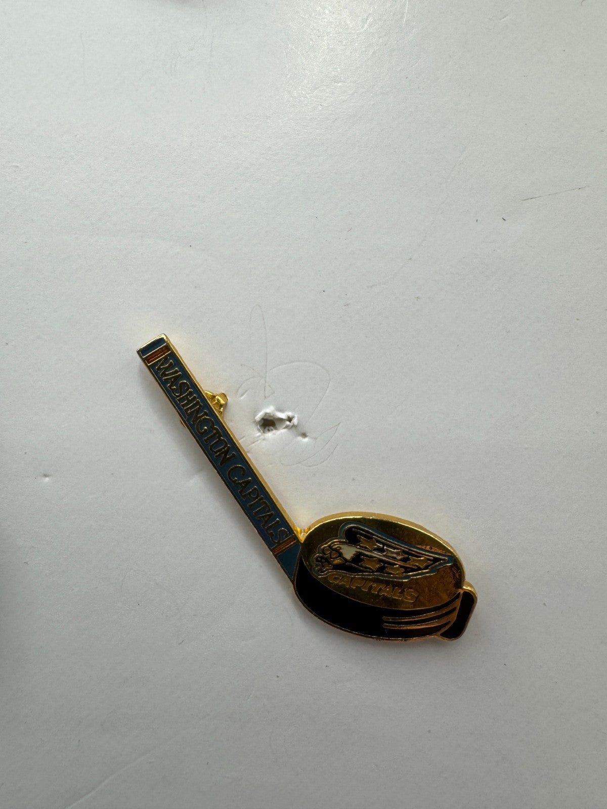 Washington Capitals Stick and Puck NHL Hockey Lapel Pin