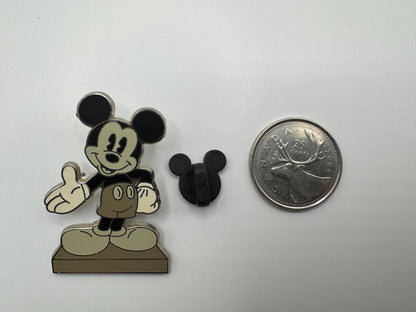 Disney Mickey Mouse Black and White InspEARations Statue Trading Pin DC2S1