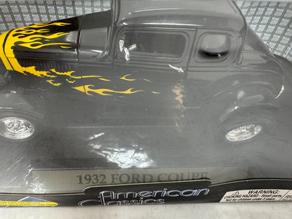 Motormax 1932 Ford Coupe Hot Rod Black w/ Flames 1:18 Diecast Car