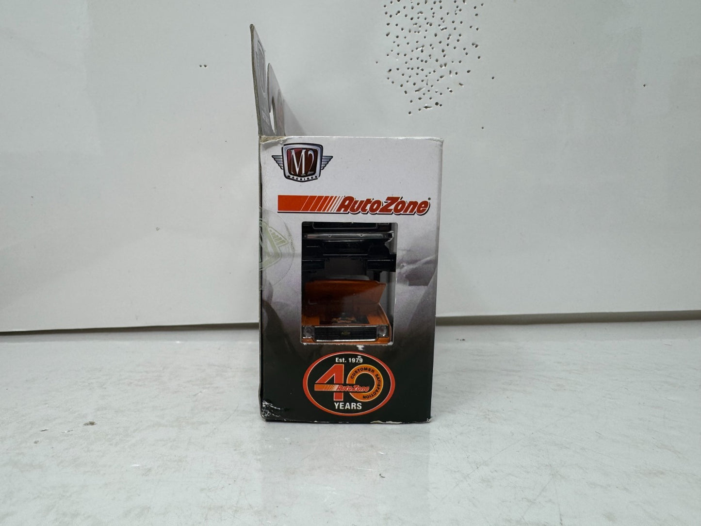 M2 Machines Auto Lift 1979 Chevrolet Scottsdale AutoZone 40 Years 1:64 Diecast