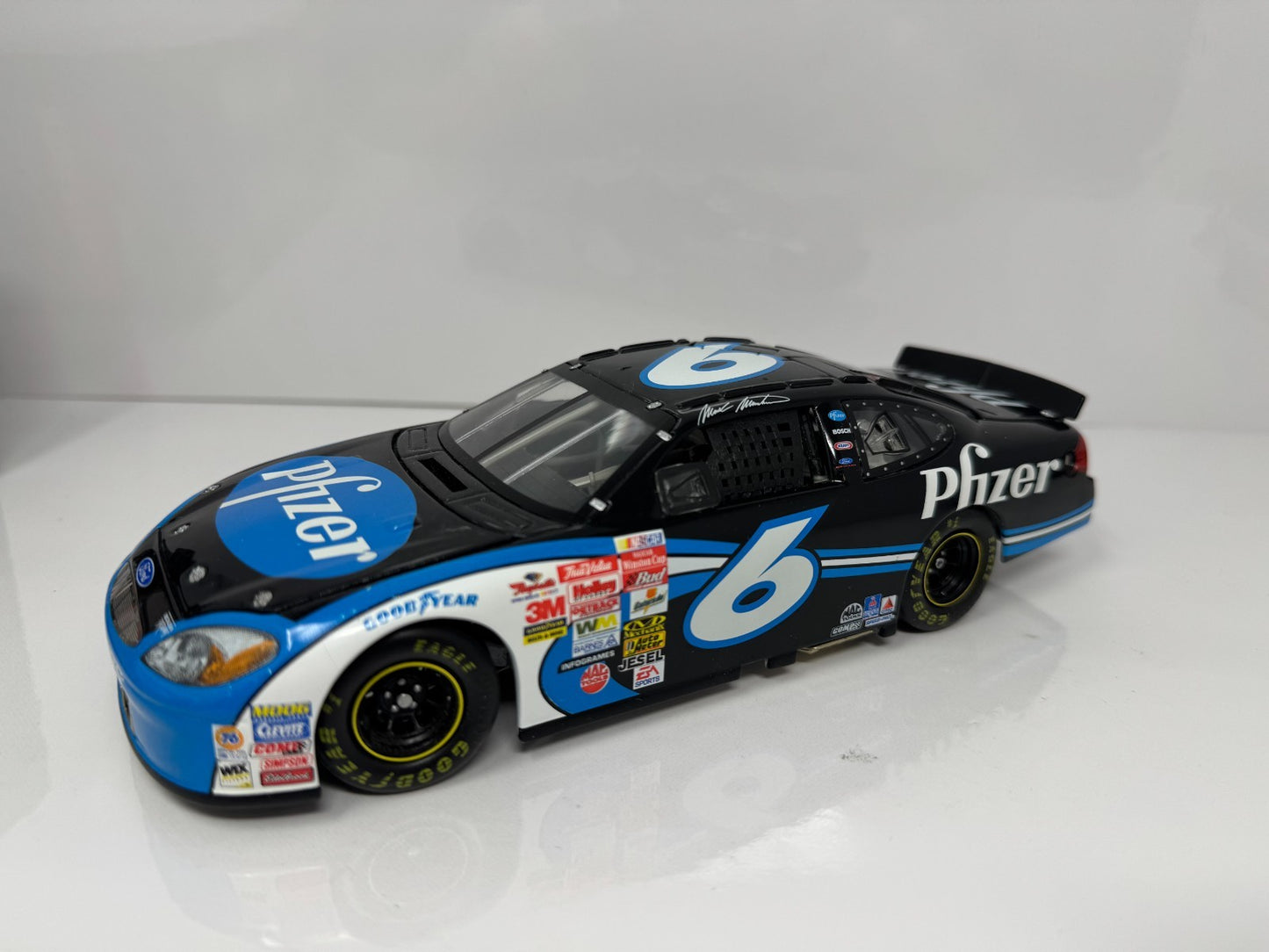 Team Caliber NASCAR Mark Martin #6 Pfizer 2003 Ford Taurus 1:24 Diecast