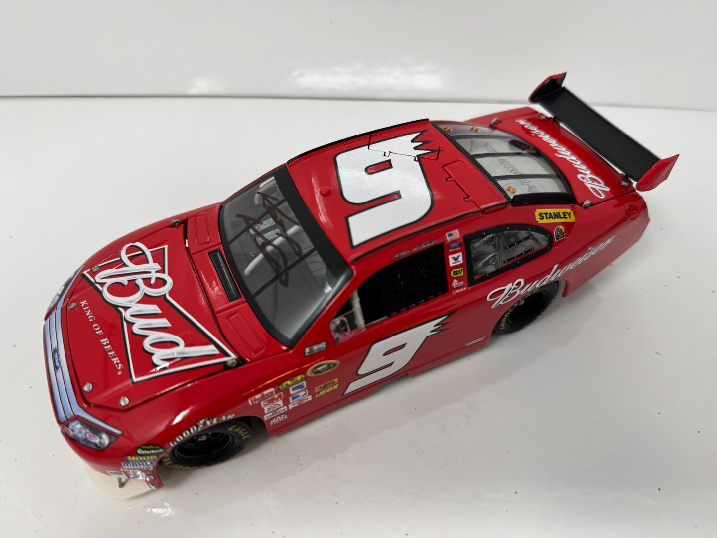 Action NASCAR Kasey Kahne #9 Budweiser 2010 Ford Fusion 1:24 Diecast