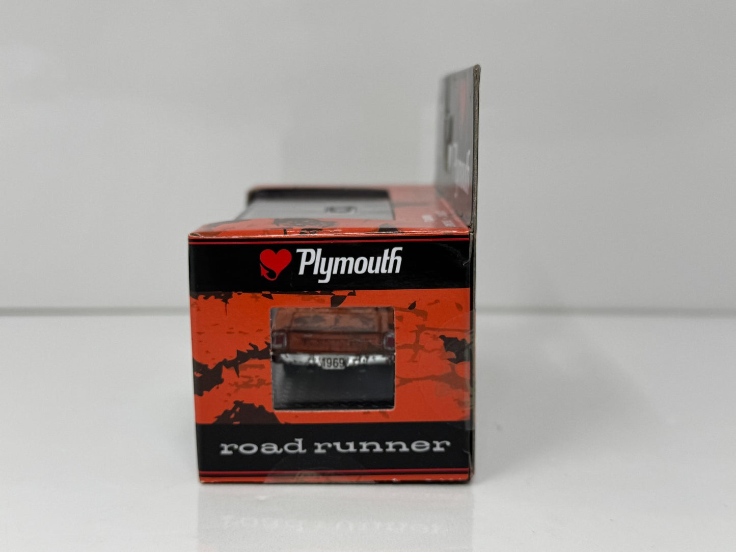 M2 Machines Plymouth 1969 Plymouth Road Runner 1:64 Diecast