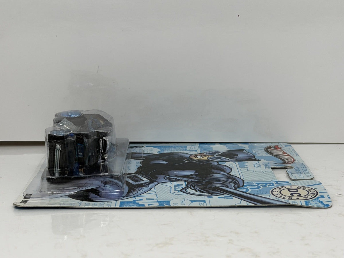 Hot Wheels DC Comics Originals Cool One Catwoman 1:64 Diecast Real Riders