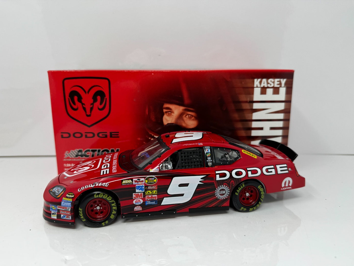 Action NASCAR Kasey Kahne #9 Dodge Dealers 2005 Dodge Charger 1:24 Diecast