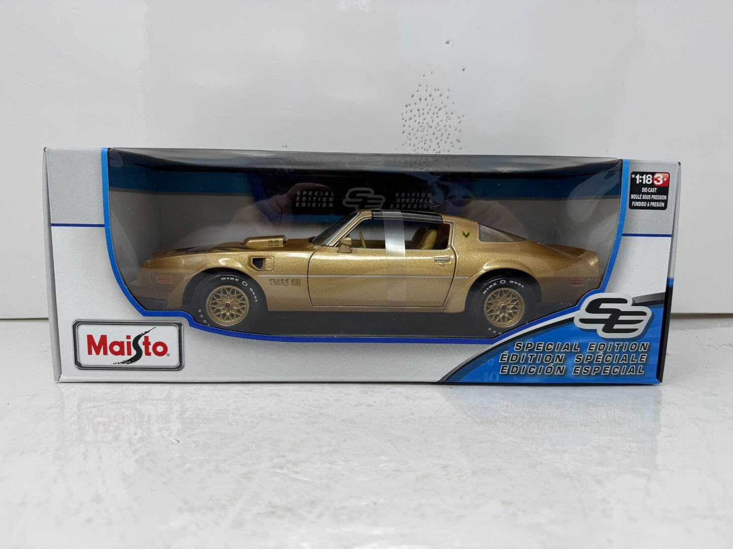 Maisto 1978 Pontiac Firebird Trans Am 1:18 Diecast Model Car Gold