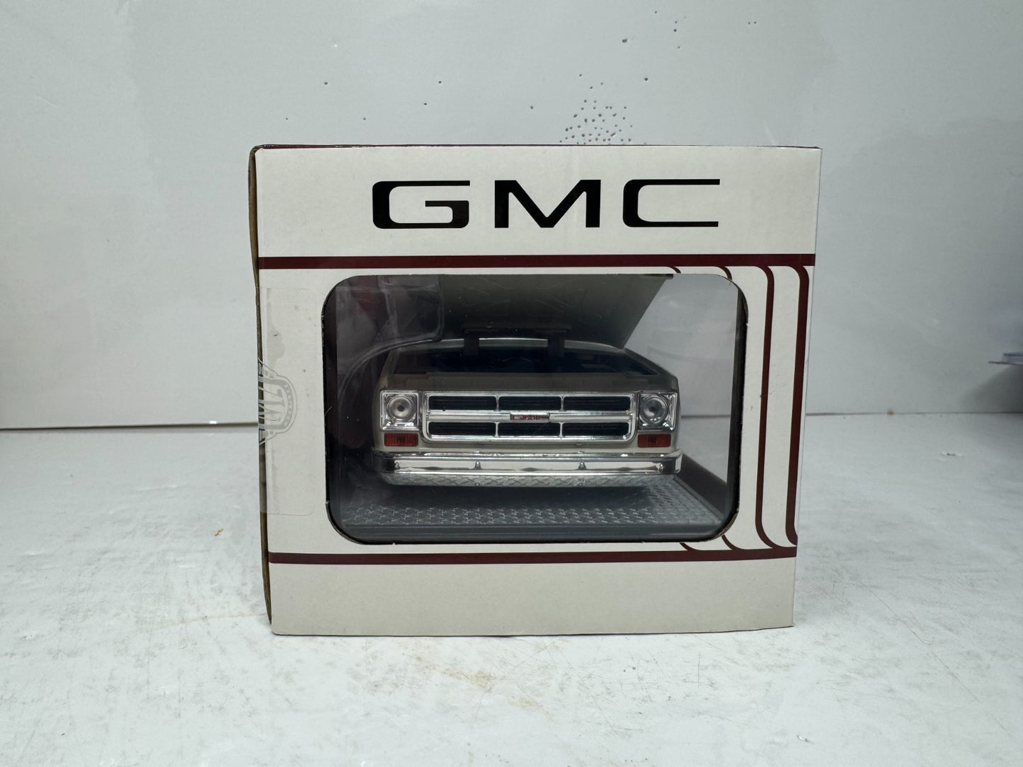 M2 Machines 1976 GMC Sierra Grande 15 1:24 Diecast