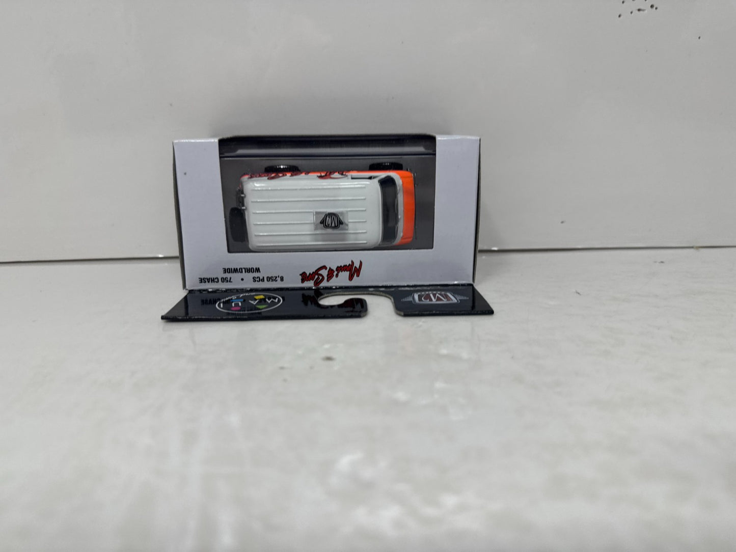 M2 Machines Maui and Sons 1971 Chevrolet Van G10 1:64 Diecast