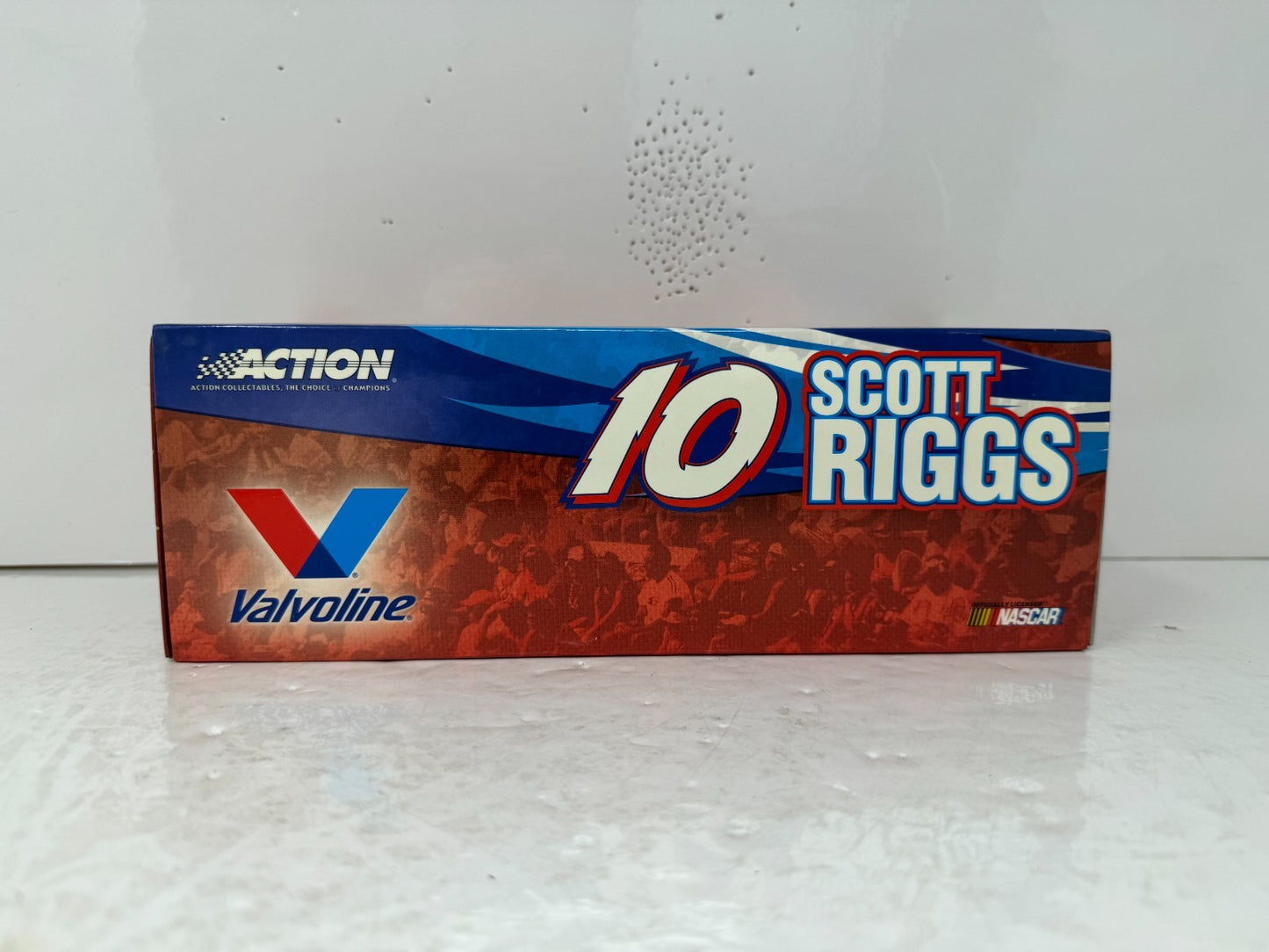 Action NASCAR #10 Scott Riggs Valvoline 2004 Monte Carlo 1:24 Diecast