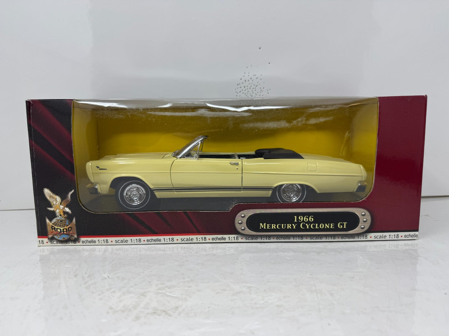 Yat Ming Road Signature 1966 Mercury Cyclone GT Convertible 1:18 Diecast