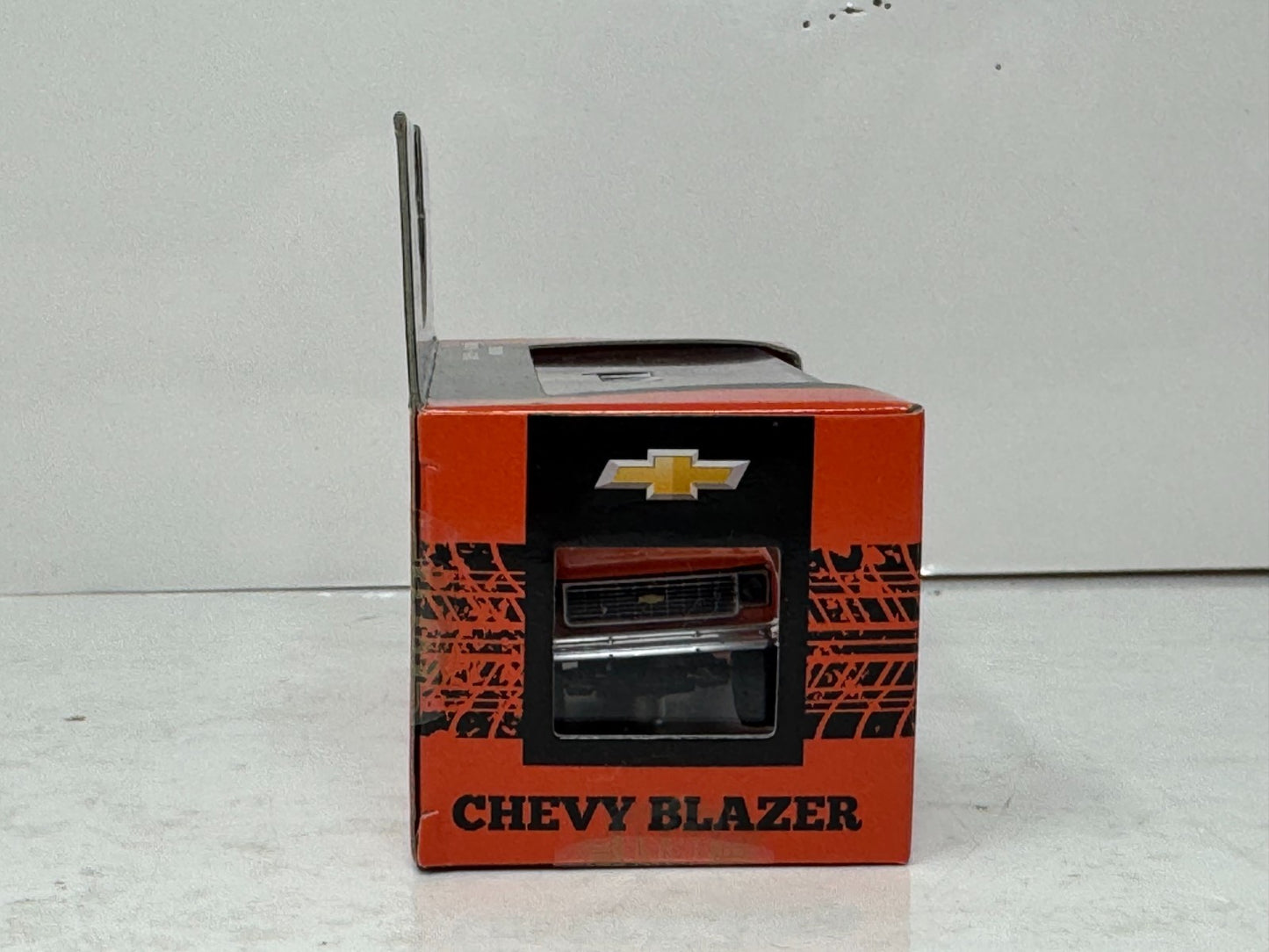 M2 Machines 1974 Chevrolet K5 Blazer 4x4 1:64 Diecast
